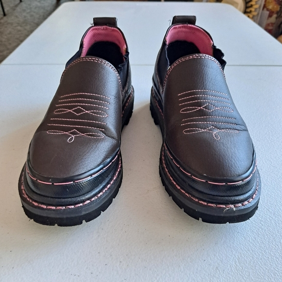 Pink and Brown Western Chief Ankle boots - Picture 3 of 6